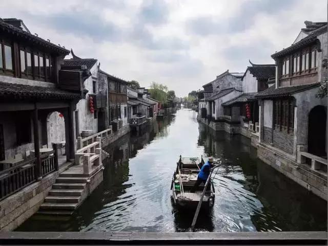 科目一考试跟驾考宝典的一样。还是跟安安车生活里面的一样？